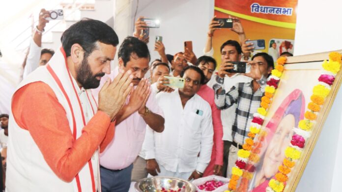 CM Saini ने विधायक हरेंद्र सिंह की दिवंगत माता को अर्पित की श्रद्धांजलि