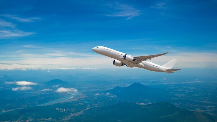 Flight में महिला के साथ हुई बदसलूकी, पास में बैठे Passenger पर लगाए गंभीर आरोप