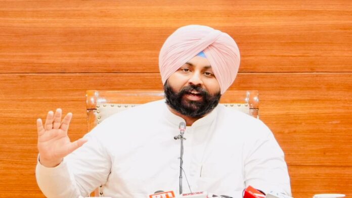 शिक्षक दिवस के अवसर पर 75 शिक्षकों को राज्य पुरस्कारों से सम्मानित करेगी मान सरकार : Harjot Bains