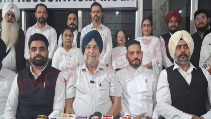 Punjab News: मांगों को लेकर बार एसोसिएशन से मीटिंग के बाद Legal Wing के प्रदेश प्रधान ज्ञान सिंह का आय बयान, देखें वीडियो