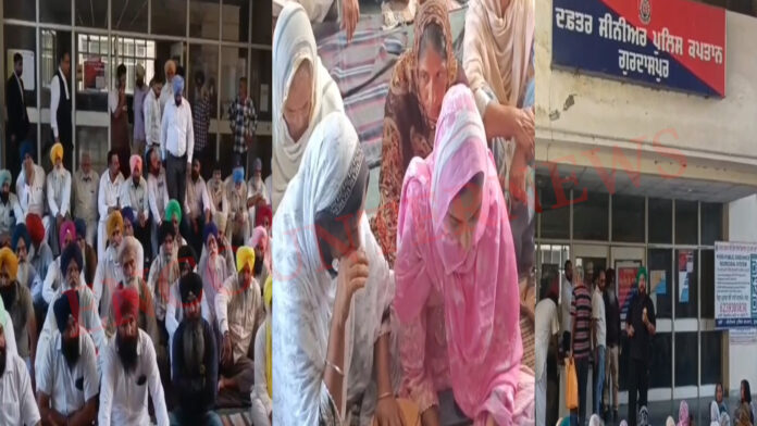 Punjab News: तेजिंदर कत्ल मामले में SSP Office के बाहर परिजनों का प्रदर्शन, देखें वीडियो