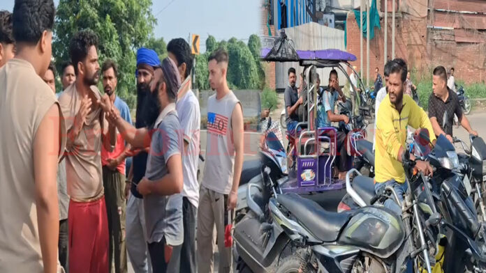 Punjab News: मोबाइल छीनकर भाग रहा स्नेचर काबू, जमकर हुई छित्तर परेड, देखें वीडियो