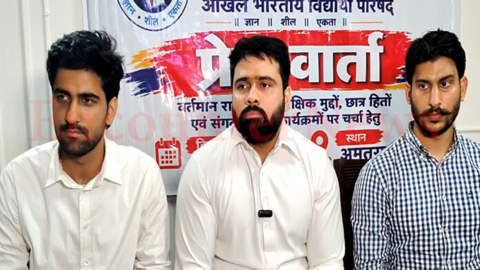 PU चुनाव में जीत के बाद अंकित बिढान ने दरबार साहिब में टेका मत्था, देखें वीडियो