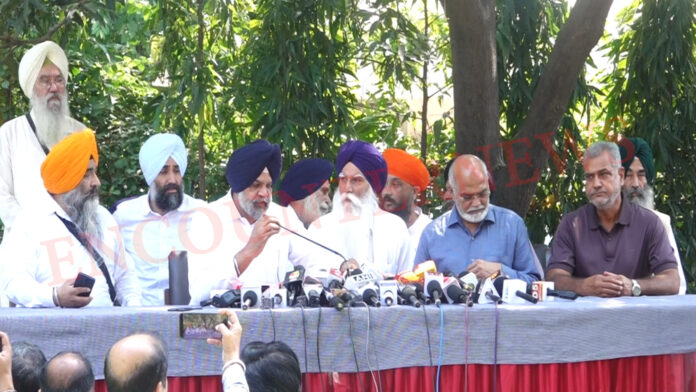 Punjab News: वारिस पंजाब दे में शामिल हुए पूर्व ED डिप्टी डायरेक्टर और DSP सेखों, देखें वीडियो