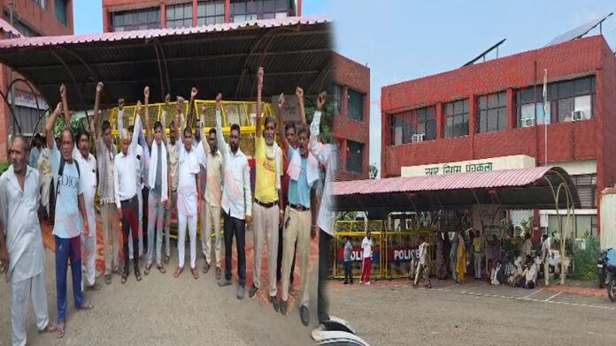 नगर पालिका कार्यालय का घेराव कर कर्मचारियों ने किया प्रदर्शन, देखें वीडियो