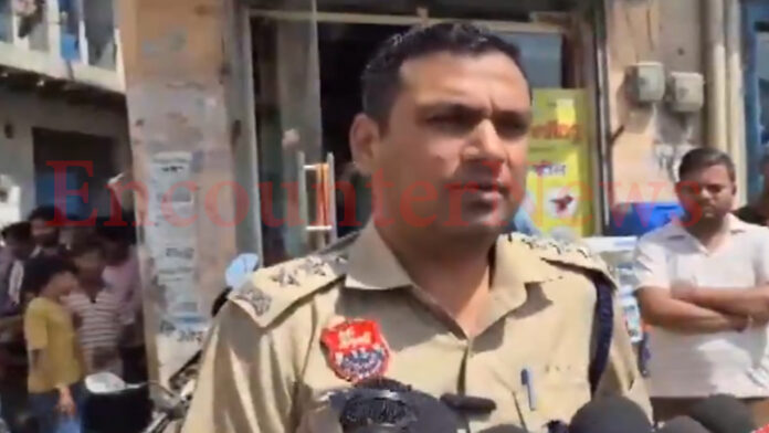 बाइक सवार बदमाशों ने दिनदहाड़े बीच सड़क युवक को मारी गोलियां, देखें वीडियो
