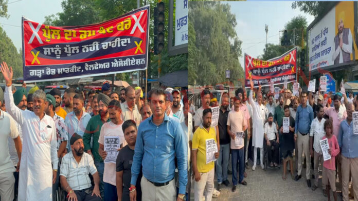 Jalandhar News: पुल बनाने के विरोध फिर दुकानदारों में रोष, केंद्र के खिलाफ निकाला रोष मार्च, देखें वीडियो
