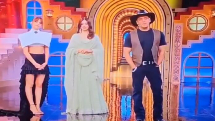 Bigg Boss 20 से बाहर हुई Rhiya Ahir, पहले ही दिन पंजाब एक्ट्रेस से भिड़ी NEET Protest Viral गर्ल