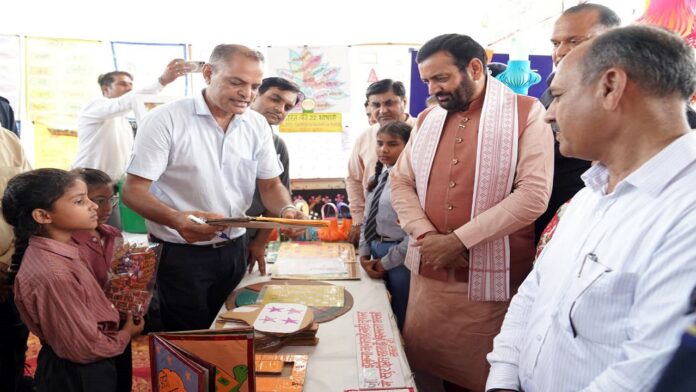 बच्चों की कल्पना में दिखता है विकसित भारत का भविष्य : CM Saini