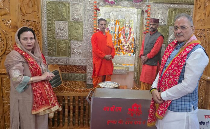 राज्यपाल ने संकट मोचन हनुमान मंदिर में की पूजा-अर्चना