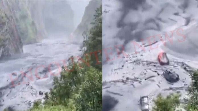 Nepal में पहाड़ गिरने से बाधित हुआ नदी का प्रवाह, रिसाव बढ़ा तो बढ़ सकती हैं मुश्किलें, देखें वीडियो