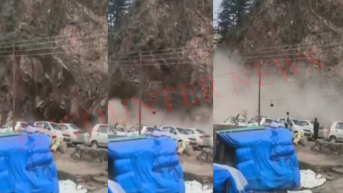 भीषण Landslide: लोगों ने भागकर बचाई जान, देखें वीडियो
