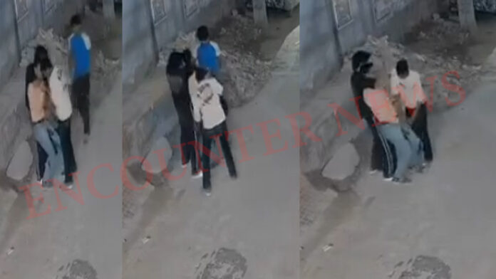 बदमाशों ने चाकू की नोक पर युवक से की लूट, 3 गिरफ्तार, देखें वीडियो