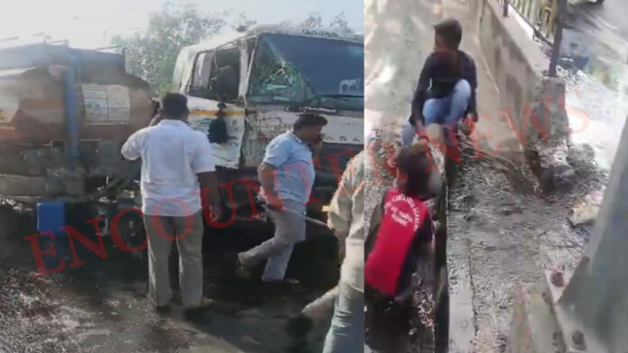 टैंकर और ट्रेलर की टक्कर में फटा टैंक, लोगों में डीजल लूटने की मची होड़, देखें वीडियो