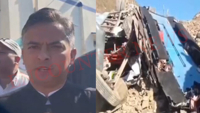 यात्रियों से भरी बस हुई हादसाग्रस्त, 16 यात्री घायल, मची अफरा-तफरी, देखें वीडियो