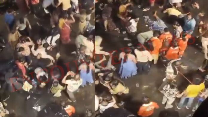 दुर्गा पूजा में मची भगदड़ः 19 लोगों की मौत, आयोजक समेत 12 हिरासत में, देखें वीडियो