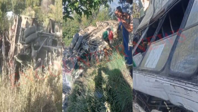 भीषण हादसाः खाई में गिरी सवारियों से भरी बस, एक की मौत, कई घायल, देखें वीडियो