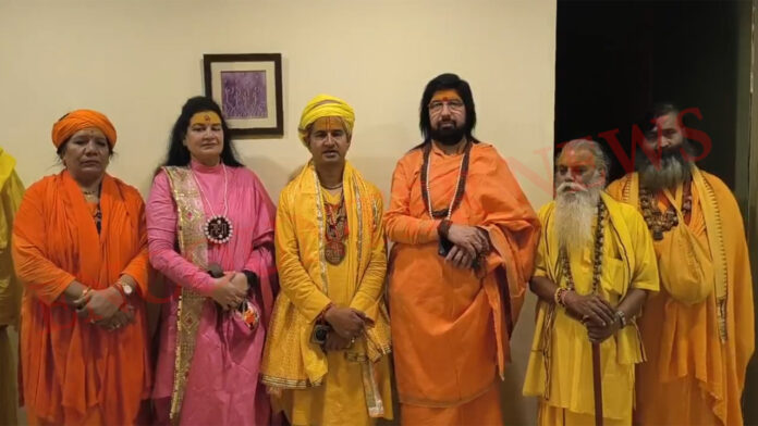 प्रेमानंद महाराज पर लगाए आरोपों पर फलाहारी बाबा ने मांगी माफी, देखें वीडियो