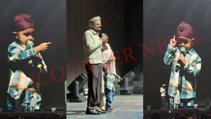 Sidhu Moosewala के Hologram शो में दिखी भारी भीड़, छोटे भाई शुभदीप ने मारी पट ते थापी, देखें वीडियो