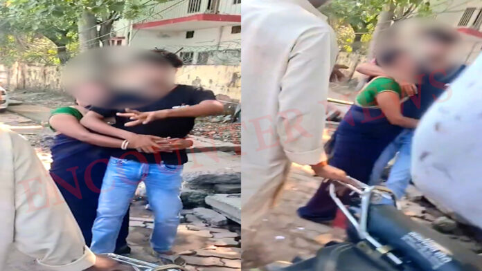 दो बच्चों की मां प्रेमी से लिपटी मिली, पति ने किया हंगामा, कहा- इसके साथ ही रहूंगी, देखें Viral Video