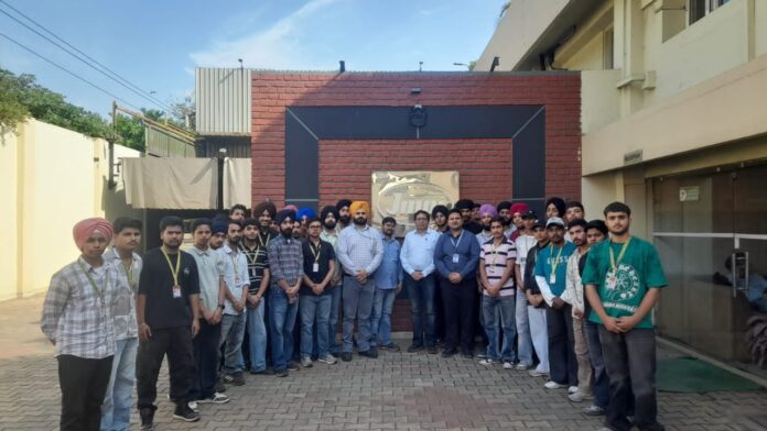 Meharchand Polytechnic College के विद्यार्थियों ने किया जे.एम.पी इंडस्ट्री का दौरा