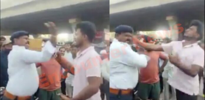 हाईवोल्टेज ड्रामा, ASI और युवक ने जड़े एक-दूसरे को थप्पड़, देखें वीडियो
