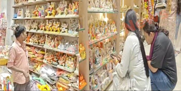 Jalandhar News: नवरात्र को लेकर बाजार में लगी रौनक, मां के लिए ब्राइडल लहंगे की बढ़ी डिमांड, देखें वीडियो