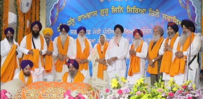 Punjab News: श्री गुरु रामदास जी के प्रकाश पर्व पर पाक से आया सिख जत्था, धामी ने की अपील, देखें वीडियो