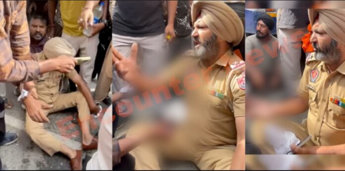 Punjab News: ASI को लोगों ने किया काबू, नशीले पदार्थ बरामदगी के आरोप, भारी हंगामा, देखें वीडियो