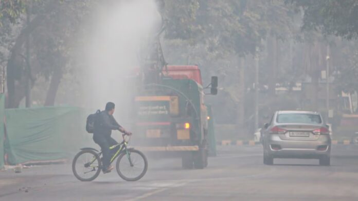 दुनिया के सबसे खराब AQI लिस्ट में शामिल हुआ Lahore, दिल्ली को भी छोड़ा पीछे