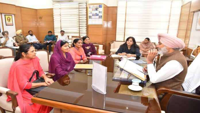 वित्त मंत्री चीमा द्वारा स्वास्थ्य विभाग के कर्मचारियों की मांगें तुरंत हल करने के निर्देश