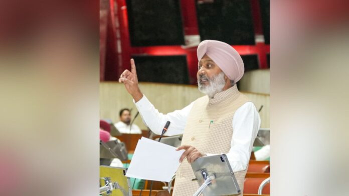 पंजाब विधानसभा ने कांग्रेस और अकाली दल द्वारा जनकल्याणकारी योजनाएं वापस लेने की धमकियों को खारिज किया