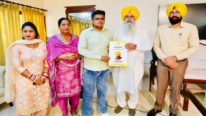 गुरमीत सिंह खुड्डियां ने डेयरी विकास विभाग में 23 नवनियुक्त कर्मचारियों को सौंपे नियुक्ति पत्र