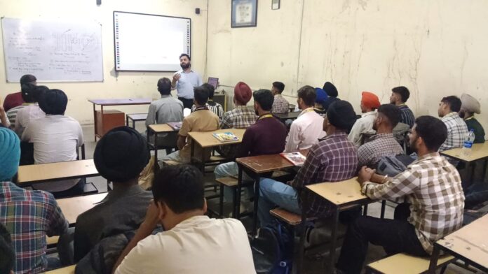 Meharchand Polytechnic College के ऑटोमोबाइल इंजीनियरिंग विभाग ने आयोजित किया सेमिनार