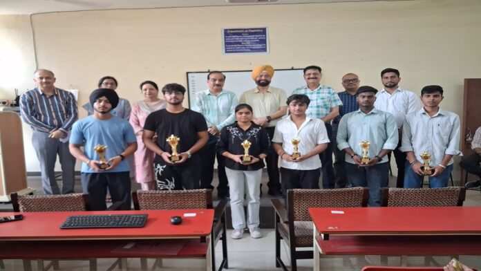 Meharchand Polytechnic College में आयोजित किया गया Quiz Competition