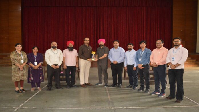 Meharchand Polytechnic College के सिविल इंजीनियरिंग छात्र को मिला ISTE बेस्ट स्टूडेंट अवार्ड