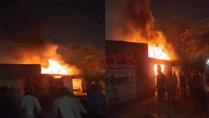 ट्रैक्टर रिपेयरिंग और पेंट की दुकान में लगी आग, मची अफरा-तफरी