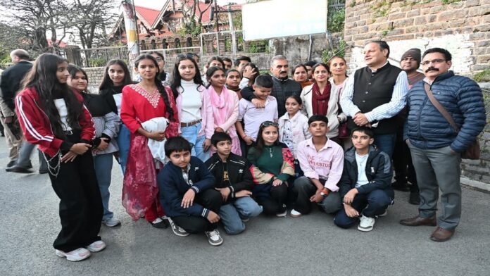 CM Sukhu ने माता कालीबाड़ी मंदिर में पूजा-अर्चना की