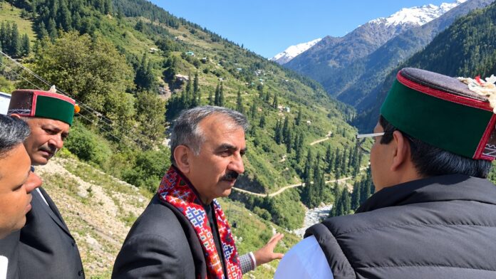 थैंटवाड़ी गांव में भूस्खलन प्रभावित क्षेत्र के लिए दो करोड़ रुपये देंगे CM Sukhu